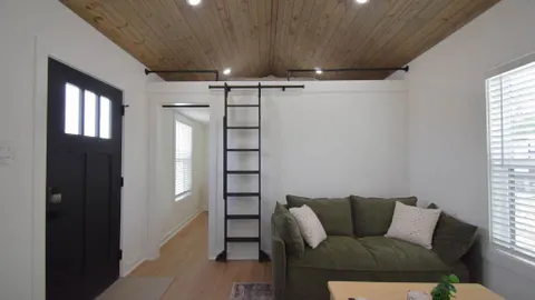 Cabin 2 — image 2 of 9