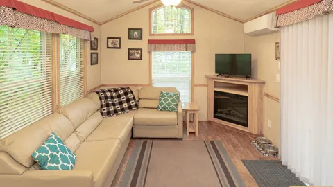 Cozy Deluxe Vacation Rentals — image 2 of 14