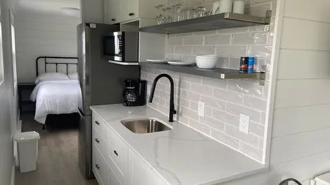 Executive Ocean View Hill Cottage - 1 Bedroom (2 Double beds) — image 3 of 3