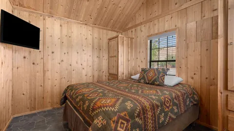 Juniper 1 Bedroom — image 2 of 12