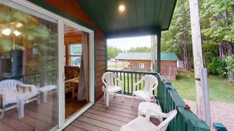 Deluxe Cabin 4 — image 2 of 5