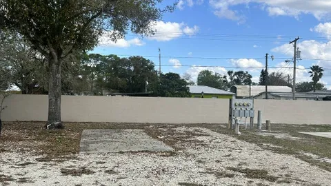 Standard Back-in RV Site — image 2 of 4