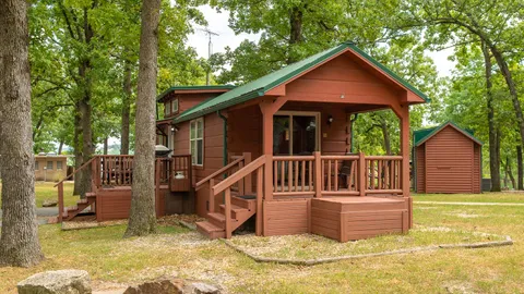 Queen Cabin — image 1 of 8