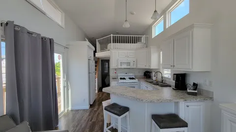 Keys Cottage with Sleeping Loft Sleeps 7 — image 2 of 6