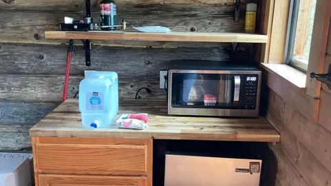 Ranch House Cabin — image 2 of 8
