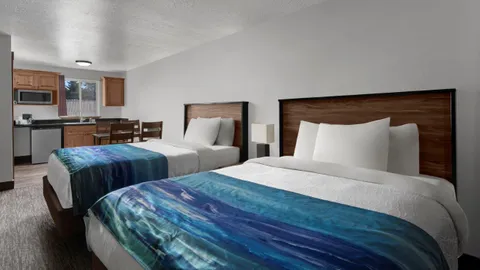 Park Hotel - Standard Room (Sleeps 4) — image 1 of 4