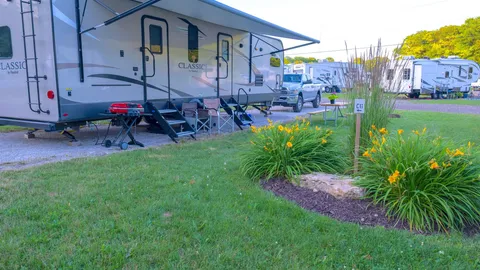 Satellite Friendly Full Hookup Pull-Through RV Site — image 1 of 2