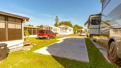 Standard Lakefront Full Hookup RV Site — image 4 of 4