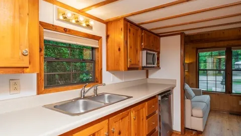 Liberty Cabin — image 7 of 7
