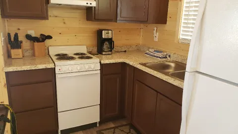 North Lakeview Cabin 4- Loft+1bedroom — image 6 of 6