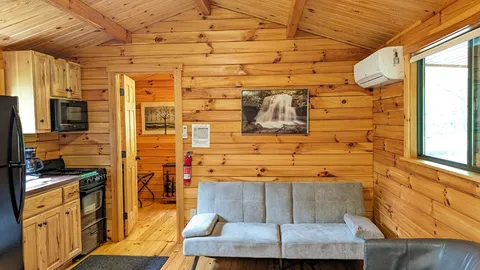 C10 Pheasant Cabin — image 15 of 15