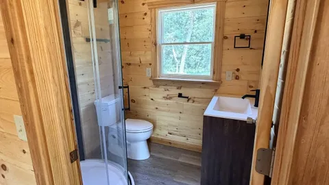 Deluxe Cabin — image 6 of 6