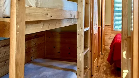 COTTAGE - with bunks — image 2 of 11