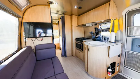Airstream — image 8 of 8