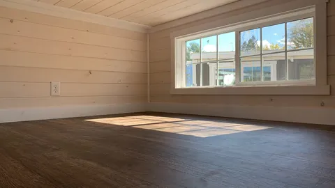 Lakeport Villa — image 2 of 6