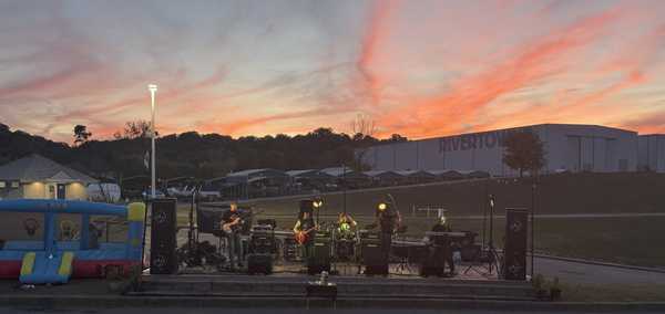 24/7 Band- Memorial Day Weekend Festivities @ the Barge