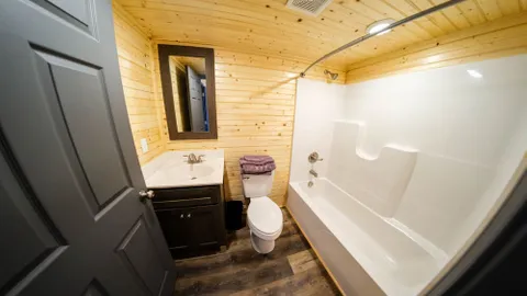 1 Bedroom Cabin — image 10 of 10