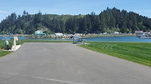 Point Deluxe Waterfront Harbor View Head-In — image 5 of 5
