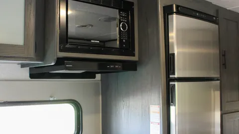 RV Rental — image 2 of 9