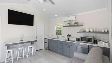Deluxe Two Bedroom Cottage — image 13 of 13