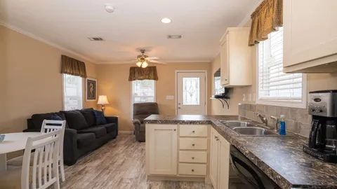 Standard Rental 1 Bedroom — image 2 of 11
