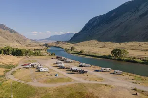 Yellowstone Hot Springs – photo 2
