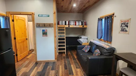 Cabin 2 — image 2 of 4