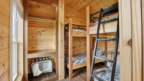 Deluxe Cabin #1 - Sleeps 8 — image 2 of 6