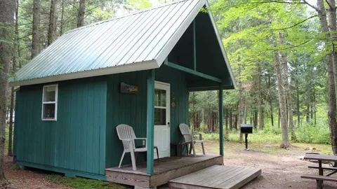 Small Cabin — image 2 of 5