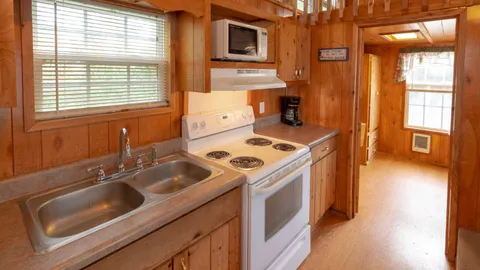 Cabin Rental 2 Bedroom — image 2 of 11