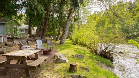 Riverside Cabin — image 4 of 4