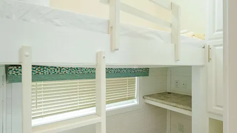 Carolina Cottage 2 Bedroom w/ Fireplace Porch — image 12 of 12