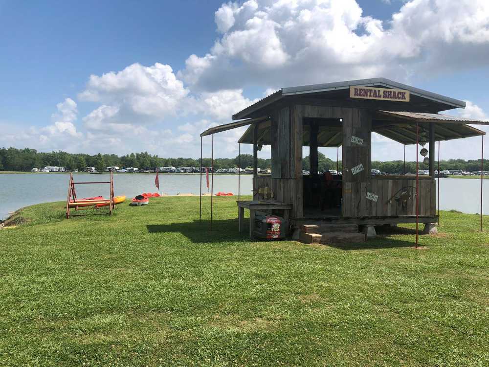 Poche's RV Park and Fish-N-Camp - Photo 4