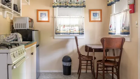 1 Room Kitchenette Efficiency Lodging With Optional Linens — image 7 of 7
