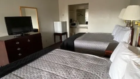 Queen Standard (sleeps 4) — image 2 of 2