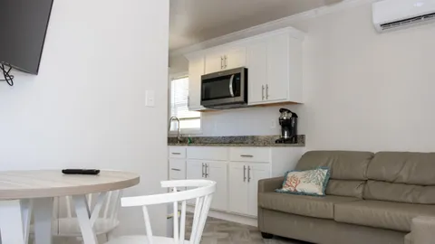 Deluxe Cabin (Queen/3 twin) — image 19 of 19