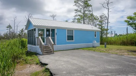 Waterfront Super Site Cottage — image 2 of 13
