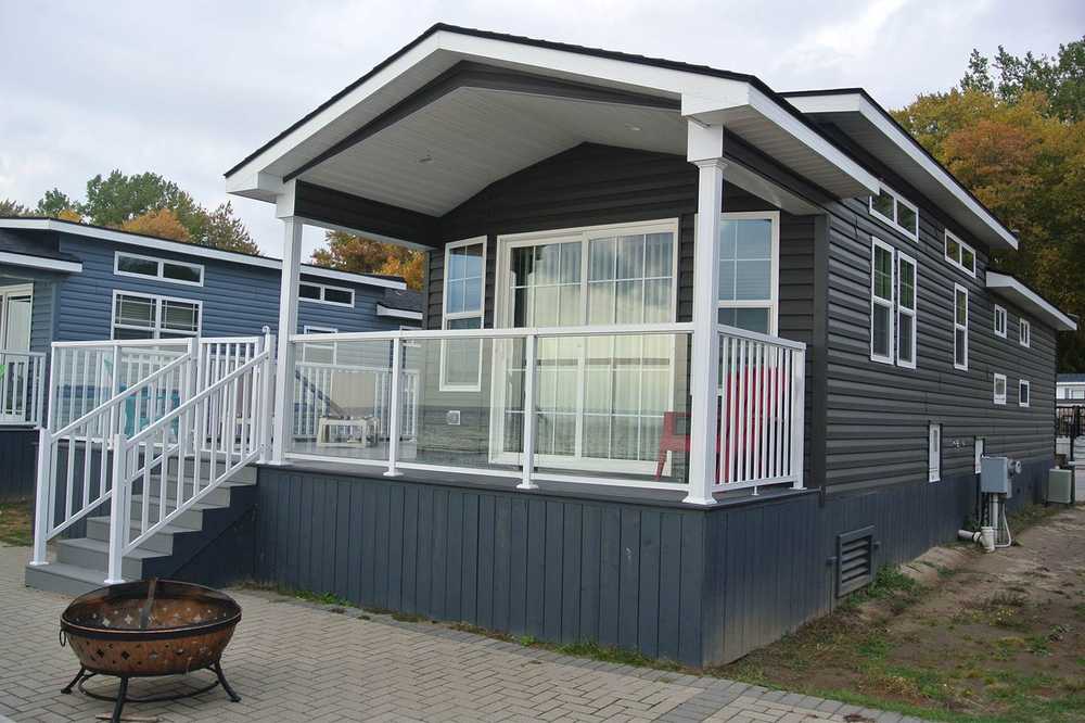 Luxury Lakefront Cottage 3 Bedroom