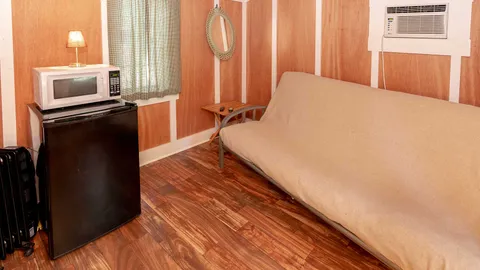 Small Cabin Rental D — image 2 of 4