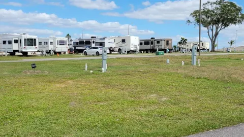 Standard Grass Full Hookup RV Site — image 2 of 4