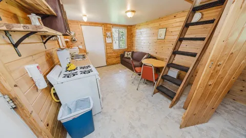 Chicken Coop — image 2 of 7