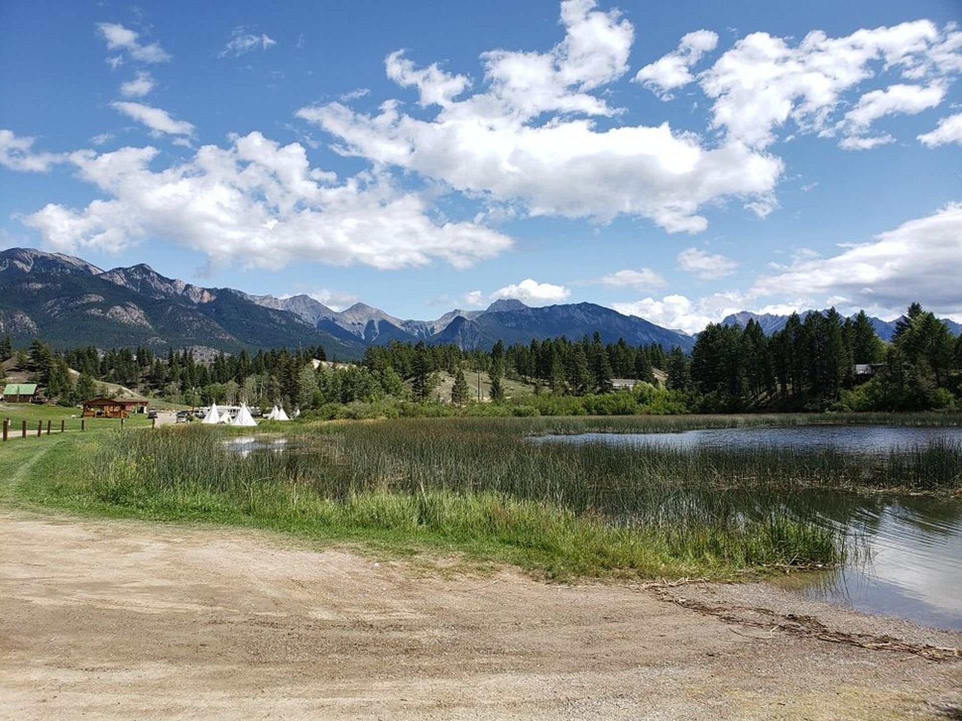 Lakeshore Resort and Campground - Windermere, BC