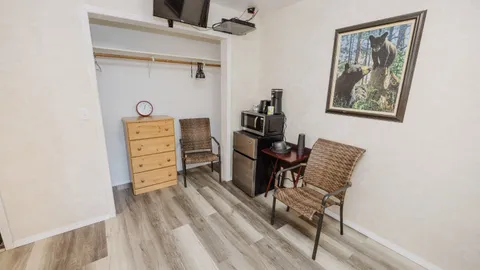 Bunkhouse Rooms — image 2 of 6