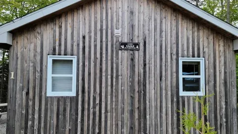 Deluxe cabin -Double/Bunk - sleeps 4 — image 6 of 6