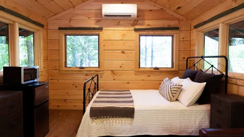 Laurel Cove Bungalow — image 2 of 7