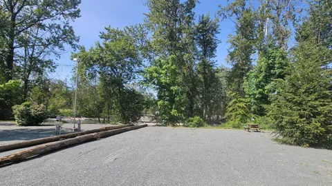 30 Amp Riverside Water/Electric RV Site — image 2 of 2