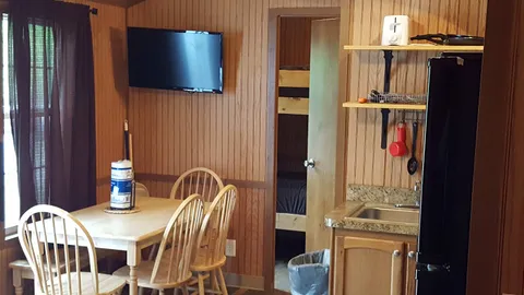 Deluxe Cabin — image 2 of 7