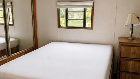 Poplar Point: Sleeps 6 Camper Retreat — Bright Florida Room & Steps to the Fun — image 7 of 7