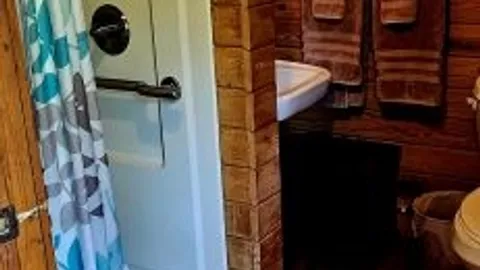 Basic Cabin — image 4 of 4