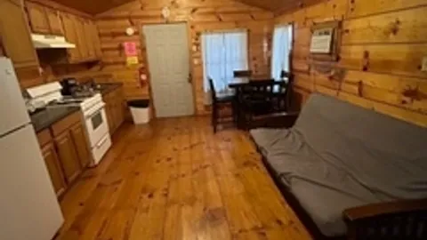 Deluxe Small Cabin — image 5 of 5
